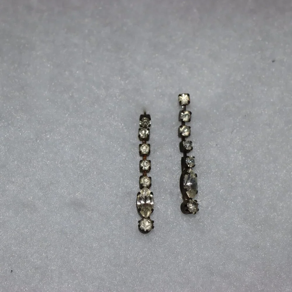 Vintage 7-stone rhinestones prong set long dangle drop earrings